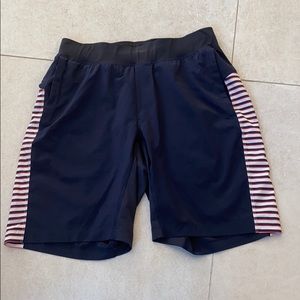 Lululemon Men athletic pattern shorts